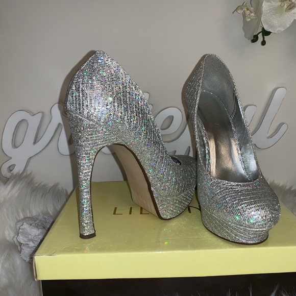 Shoes - Picture 4 of 5